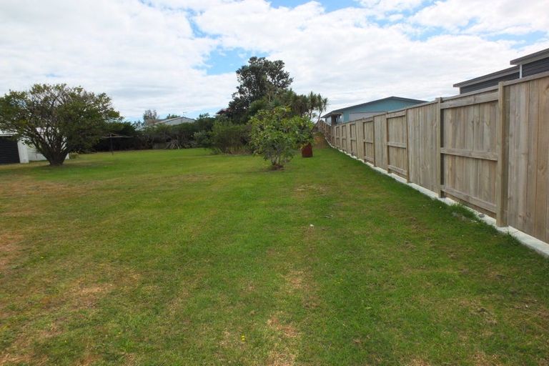 Photo of property in 17 Chaffey Street, Foxton Beach, Foxton, 4815
