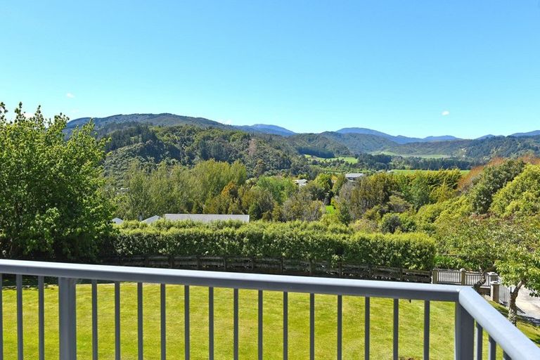Photo of property in 72 Emerald Hill Drive, Birchville, Upper Hutt, 5018