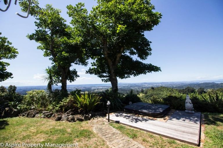 Photo of property in 505 Scenic Drive, Waiatarua, Auckland, 0612