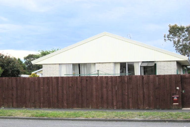 Photo of property in 2/83 Hay Street, Bromley, Christchurch, 8062