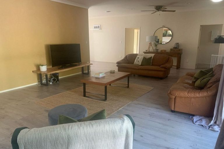 Photo of property in 279c Royal Road, Massey, Auckland, 0614