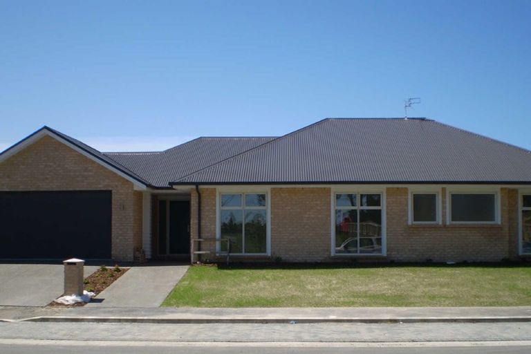 Photo of property in 28 Mokihi Gardens, Hillmorton, Christchurch, 8024