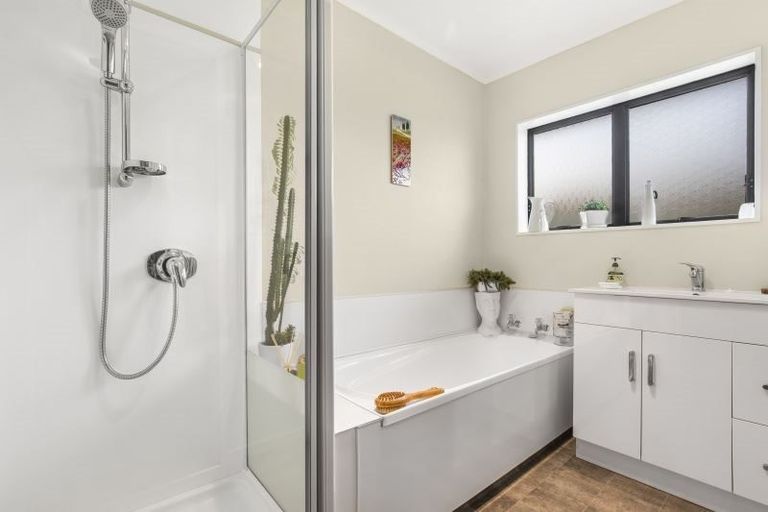 Photo of property in 2/24 Grove Road, Papakura, 2110