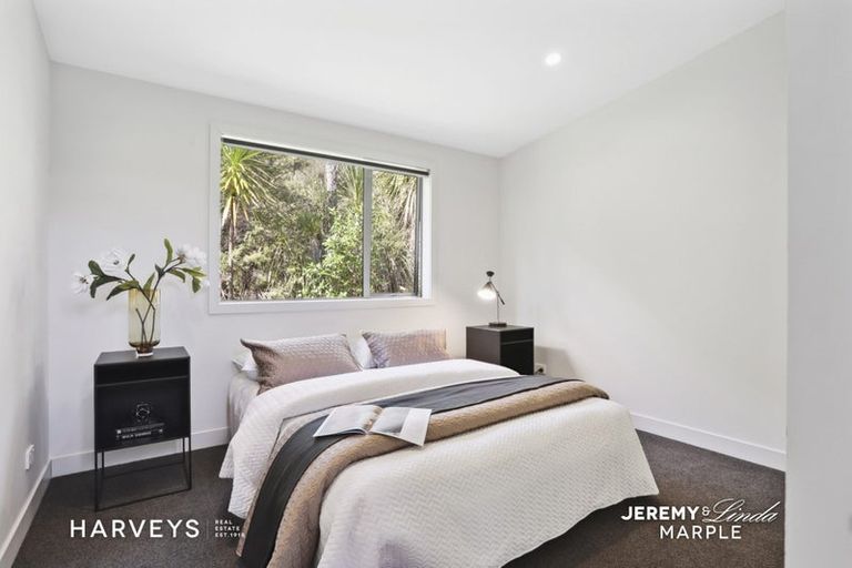 Photo of property in 31c Woodfern Crescent, Titirangi, Auckland, 0604