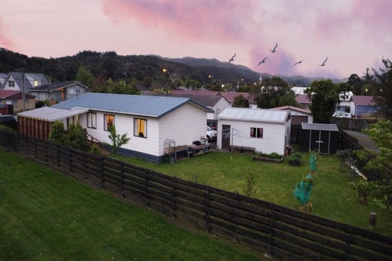 Photo of property in 2 Wellington Road, Wainuiomata, Lower Hutt, 5014