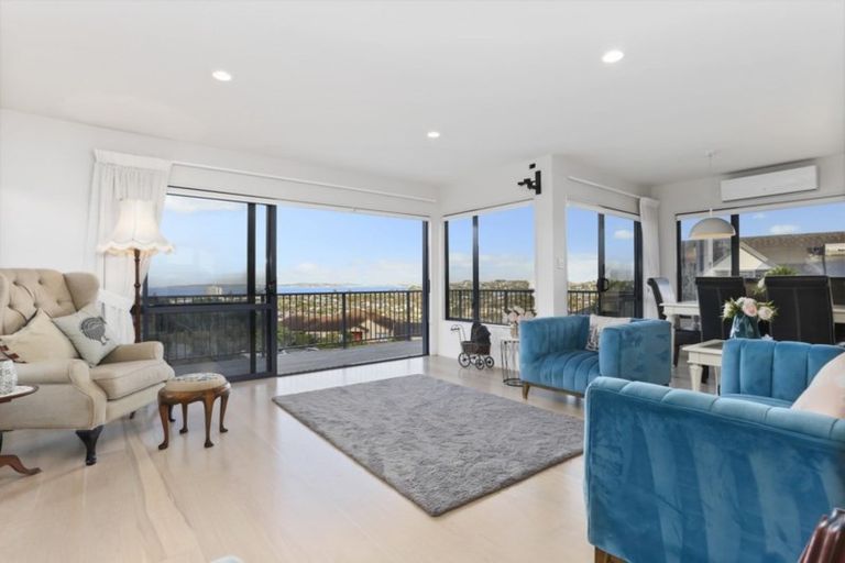 Photo of property in 11 Dorchester Place, Orewa, 0931