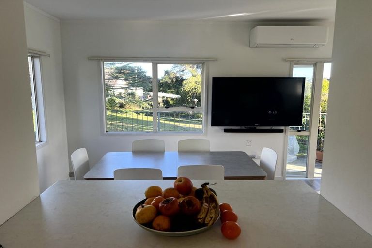 Photo of property in 1/3 Exmouth Road, Northcote, Auckland, 0627