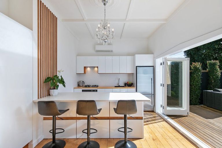 Photo of property in 61 Mount Smart Road, Onehunga, Auckland, 1061