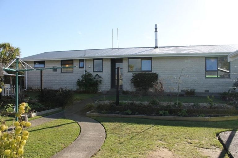 Photo of property in 23 Ngahue Crescent, Carters Beach, Westport, 7825