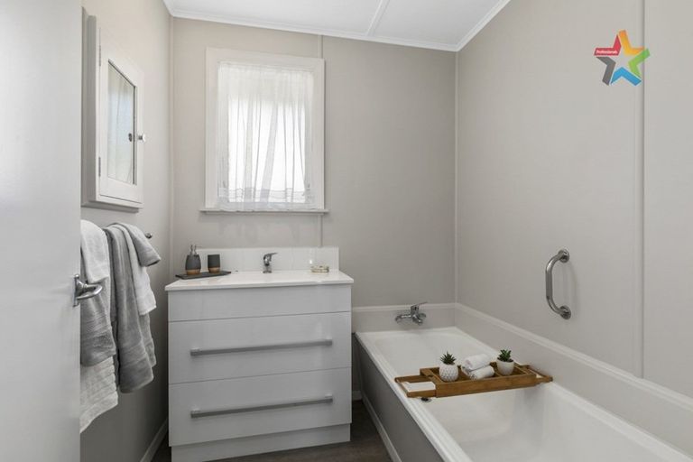 Photo of property in 6 Holborn Drive, Stokes Valley, Lower Hutt, 5019