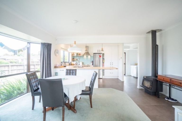 Photo of property in 53 Raglan Avenue, Cloverlea, Palmerston North, 4412