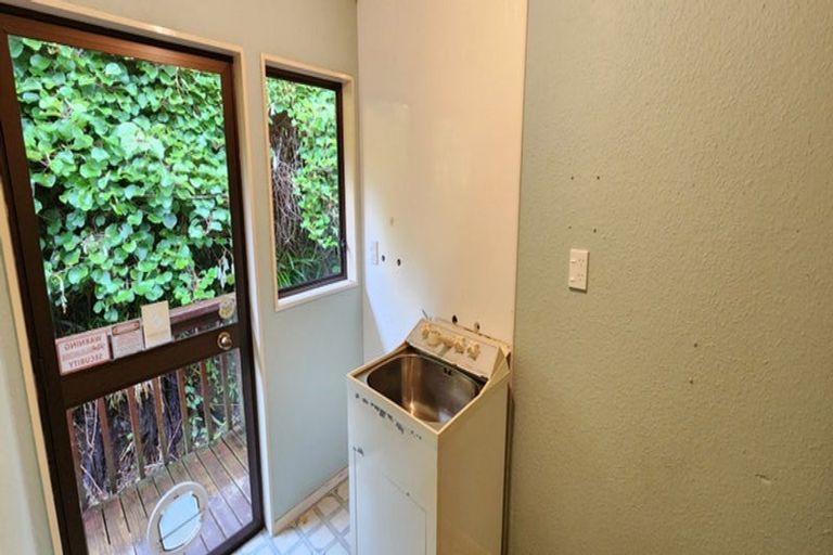 Photo of property in 4/2a Spencer Place, Merrilands, New Plymouth, 4312