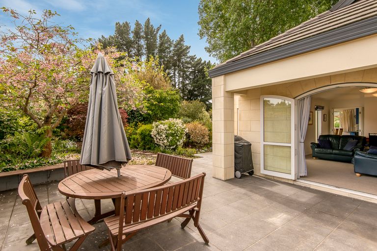 Photo of property in 30 Chateau Drive, Burnside, Christchurch, 8053