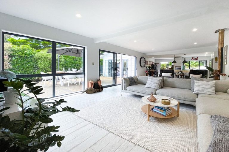 Photo of property in 12 Opanuku Road, Henderson Valley, Auckland, 0612