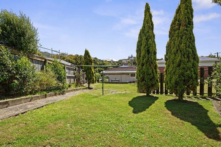 Photo of property in 32 Collins Avenue, Tawa, Wellington, 5028