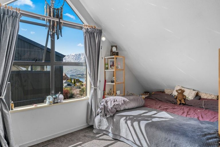 Photo of property in 8 Caples Place, Fernhill, Queenstown, 9300