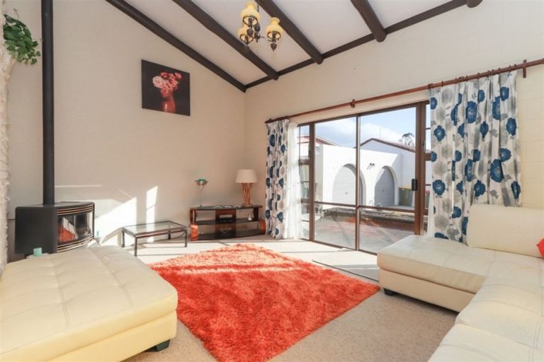 Photo of property in 9 Kauri Street, Inglewood, 4330