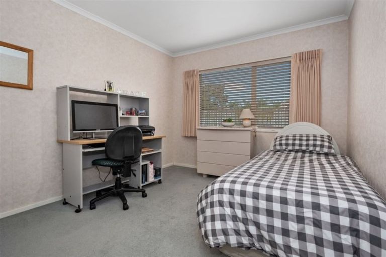 Photo of property in 6 Sequoia Grove, Mount Maunganui, 3116