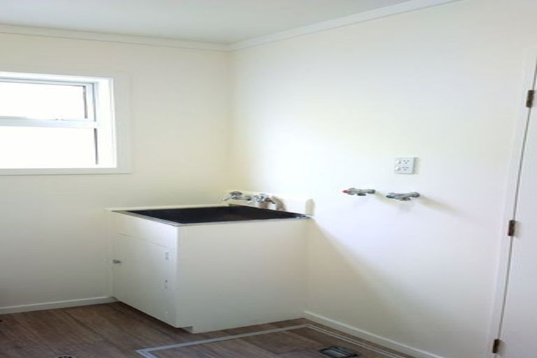 Photo of property in 1/43 Edgecombe Street, Newlands, Wellington, 6037
