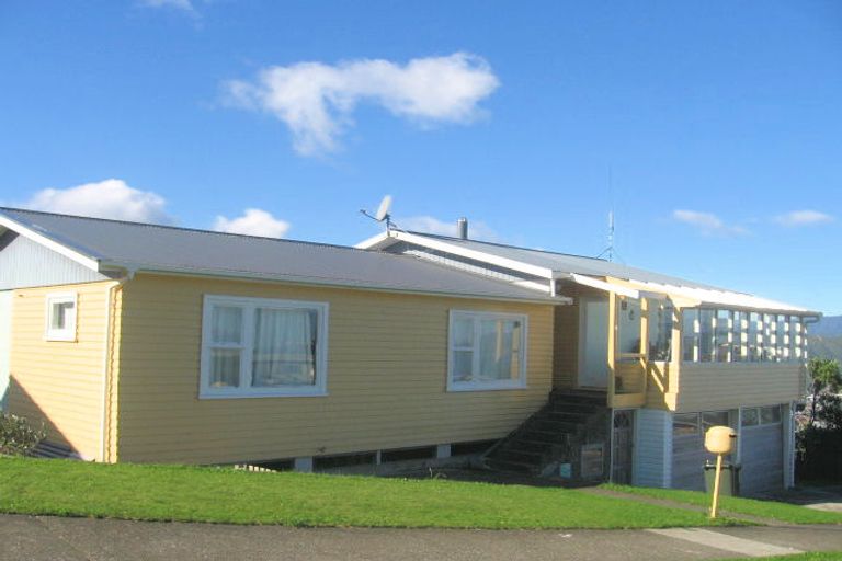 Photo of property in 1 Eastview Grove, Normandale, Lower Hutt, 5010