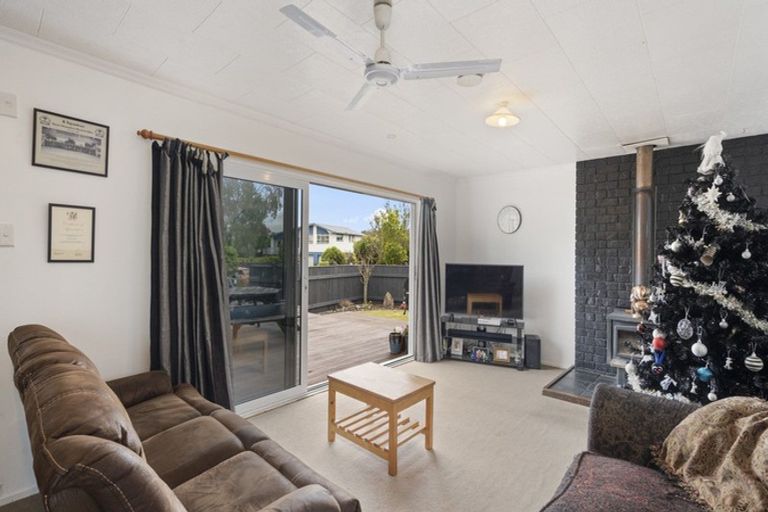 Photo of property in 21 Oberon Street, Stratford, 4332