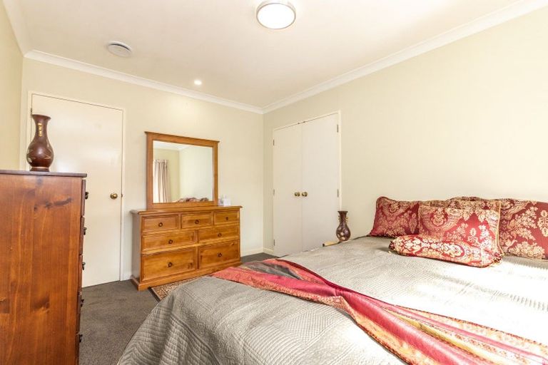Photo of property in 6 Royal Oak Drive, Kelvin Grove, Palmerston North, 4414