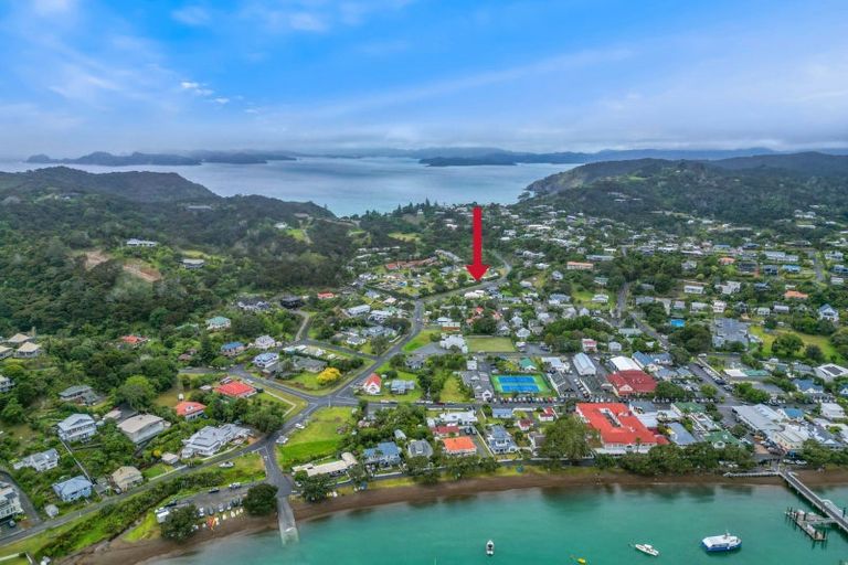 Photo of property in 17 Beresford Street, Russell, 0202