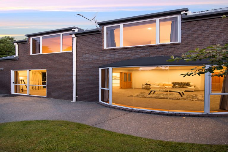 Photo of property in 376a Memorial Avenue, Burnside, Christchurch, 8053