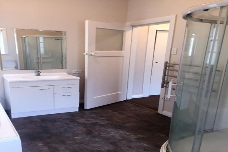 Photo of property in 9 Upper Lewisville Terrace, Thorndon, Wellington, 6011