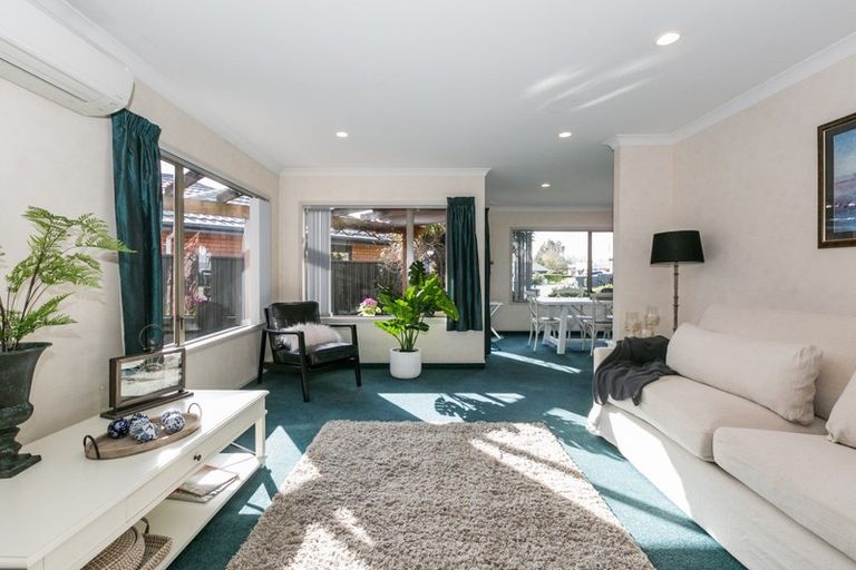 Photo of property in 5 Kentia Place, Havelock North, 4130