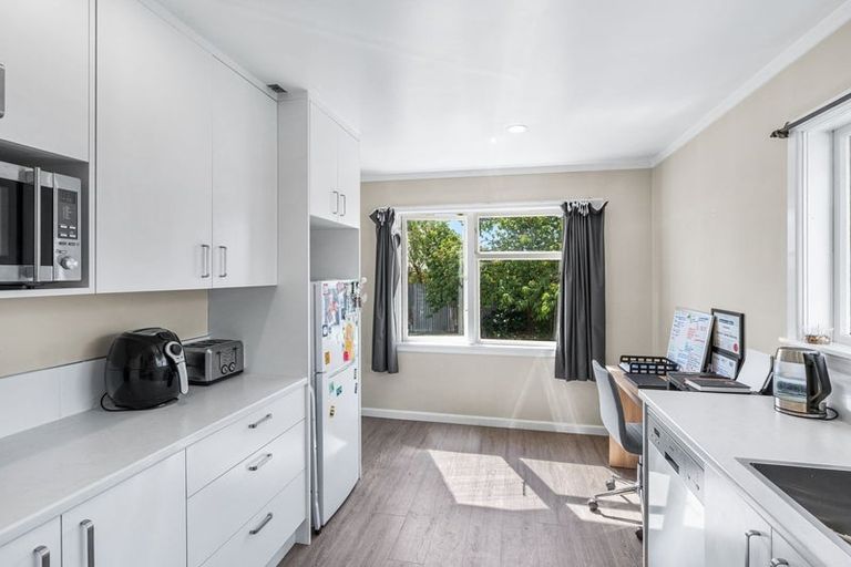 Photo of property in 35 Ontario Place, Wainoni, Christchurch, 8061