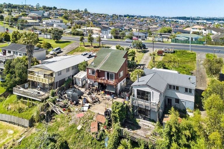 Photo of property in 577 East Coast Road, Browns Bay, Auckland, 0630