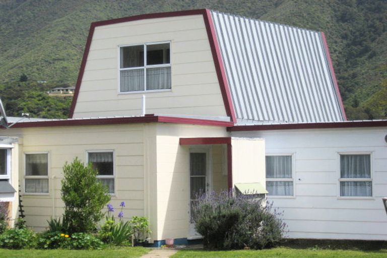 Photo of property in 49e Auckland Street, Picton, 7220