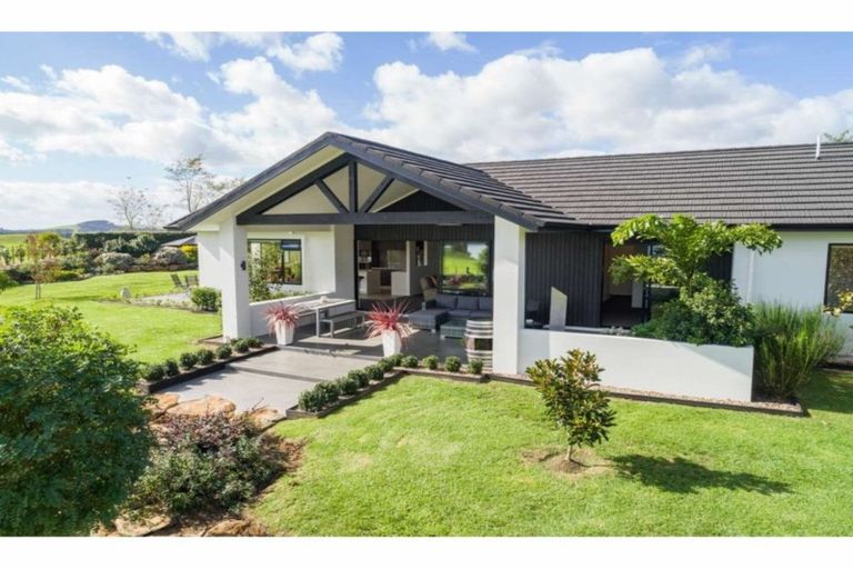 Photo of property in 10 Cochrane Drive, Kerikeri, 0230
