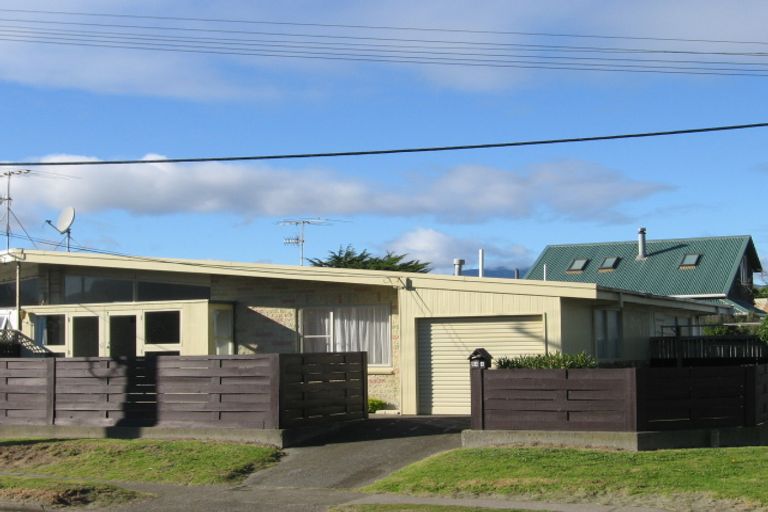 Photo of property in 84 Tutere Street, Waikanae Beach, Waikanae, 5036