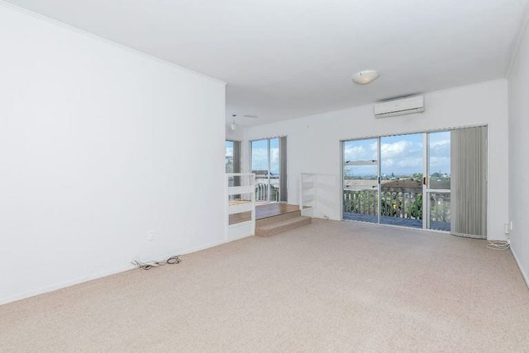 Photo of property in 13 Tableau Place, Totara Vale, Auckland, 0629
