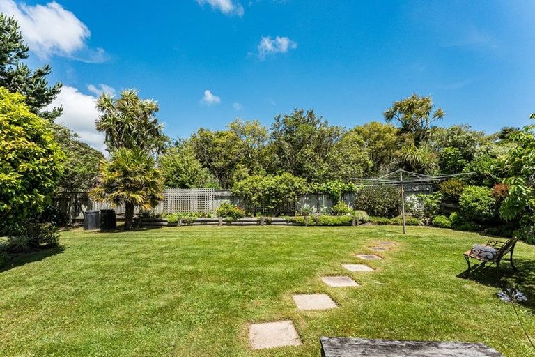 Photo of property in 16 Hicks Close, Whitby, Porirua, 5024