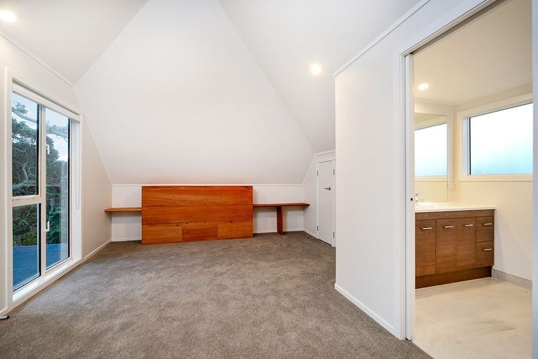 Photo of property in 74 Queen Street, Northcote Point, Auckland, 0627