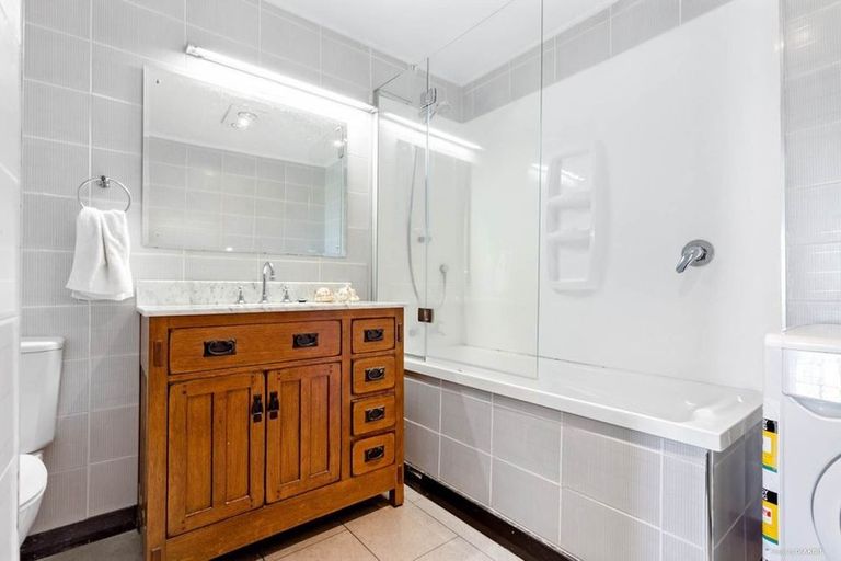 Photo of property in 103 Luckens Road, West Harbour, Auckland, 0618