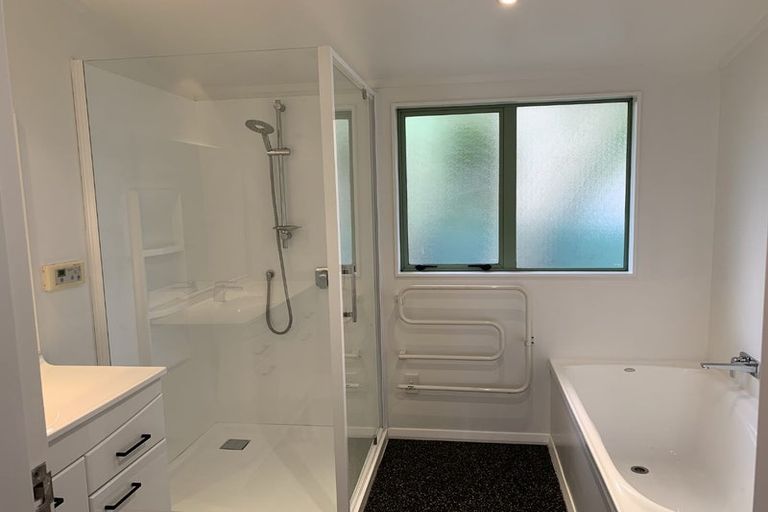 Photo of property in 280 Te Moana Road, Waikanae, 5036