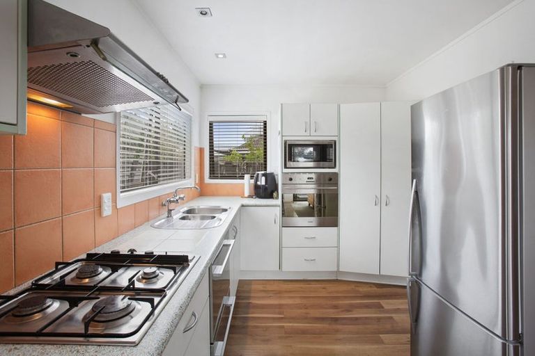 Photo of property in 3 Hosking Place, Clarks Beach, 2122