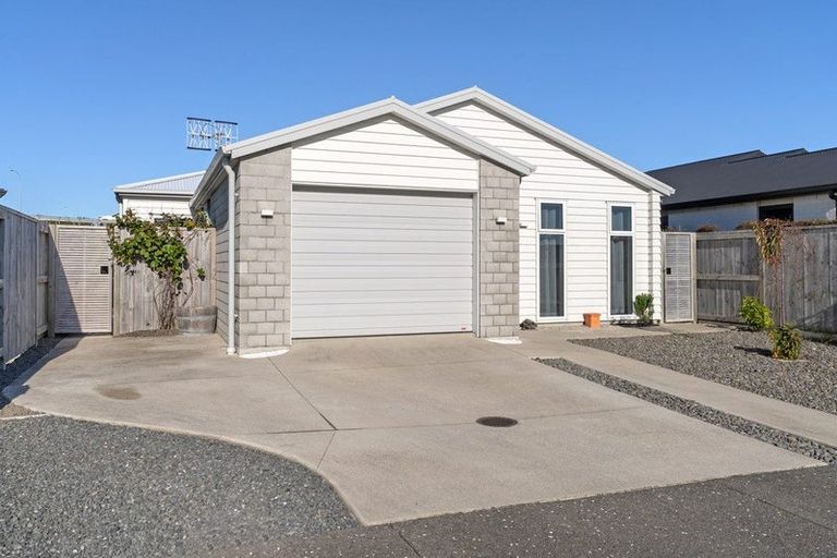 Photo of property in 68 Franks Way, Papamoa Beach, Papamoa, 3118