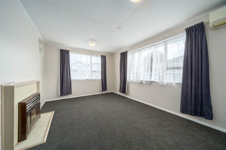 Photo of property in 3 Beauzami Crescent, Ascot Park, Porirua, 5024