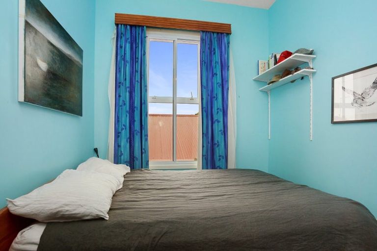 Photo of property in 9 Apuka Street, Brooklyn, Wellington, 6021