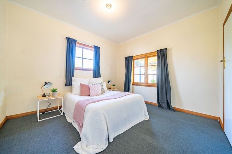 Photo of property in 5 Mangaroa Hill Road, Clouston Park, Upper Hutt, 5018