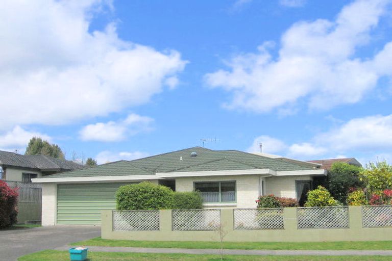 Photo of property in 1 Fairview Terrace, Waipahihi, Taupo, 3330