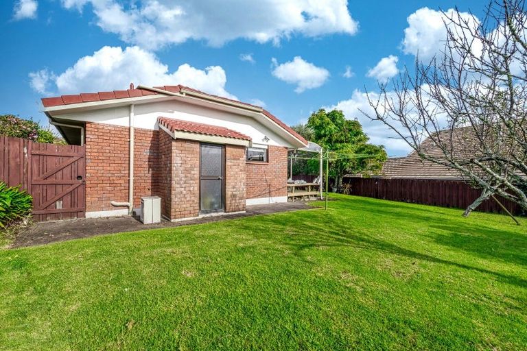 Photo of property in 57 Dalwhinnie Parade, Highland Park, Auckland, 2010