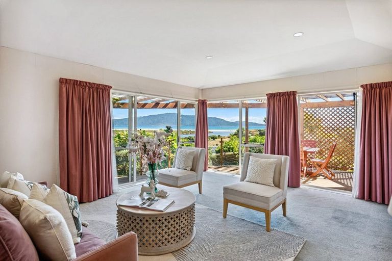 Photo of property in 174 Weggery Drive, Waikanae Beach, Waikanae, 5036