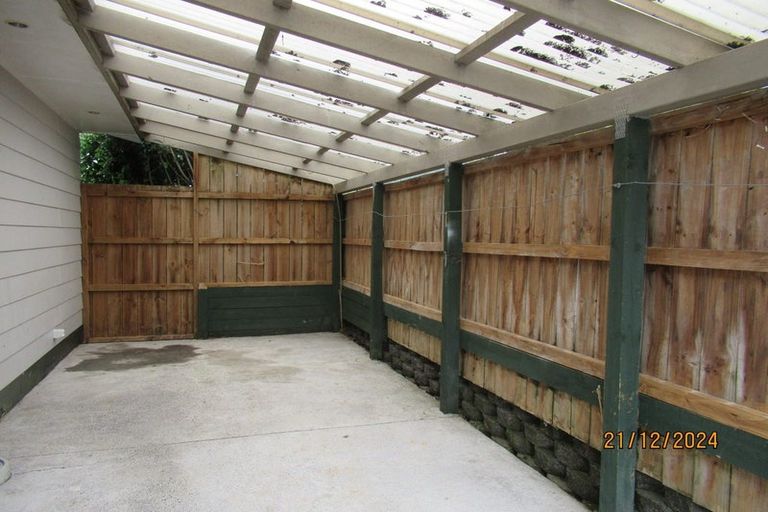 Photo of property in 10 Aldern Road, Massey, Auckland, 0614