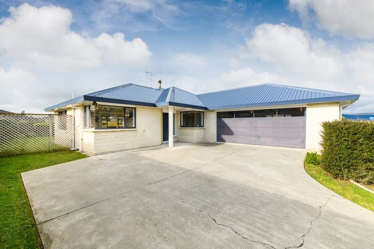 Photo of property in 93 Peter Hall Drive, Kelvin Grove, Palmerston North, 4414